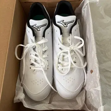 미즈노 화이트 스파이크 슈즈