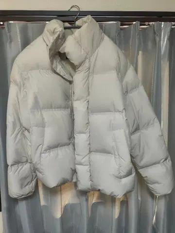 GUESS 화이트 다운 자켓 M 사이즈