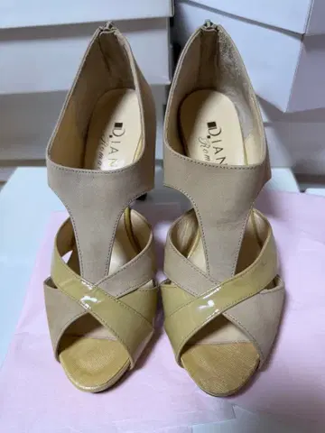 [ DIANA Romache ] 베이지 오픈토 하이힐