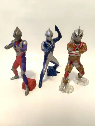 궁극의 루미너스 울트라맨 티가 코스모스 에이스 로봇 3체