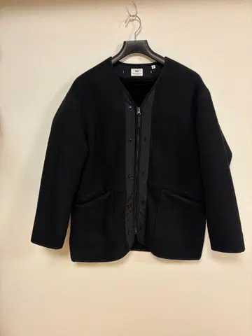 유니클로 EngineerdGarments 프리 노카라 코트 블랙