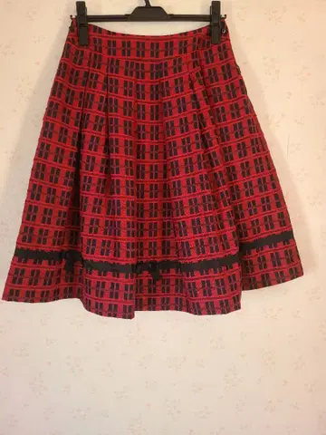 엠즈 그레이시 38 빨간색과 블랙 체크 무늬 플레어 스커트