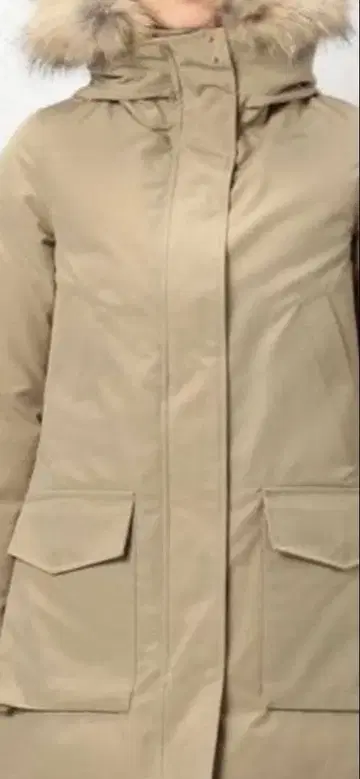 새상품급! 그린 라벨 여성용 다운 퍼 탈부착 가능 슬림 L 사이즈