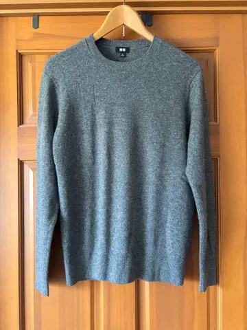 유니클로 캐시미어 크루넥 스웨터 M 사이즈 시착만 한 상품