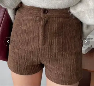 브라운 로고 숏팬츠