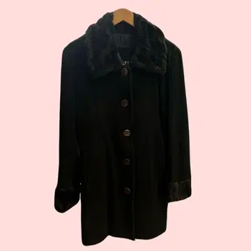 퍼 달린 블랙 플리스 롱 코트