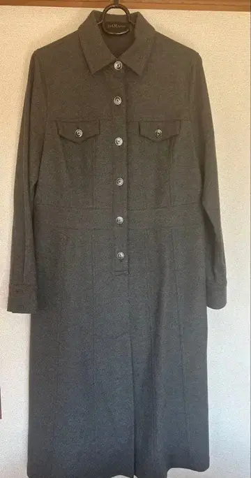 DAMA 그레이 롱 원피스 버튼 포함