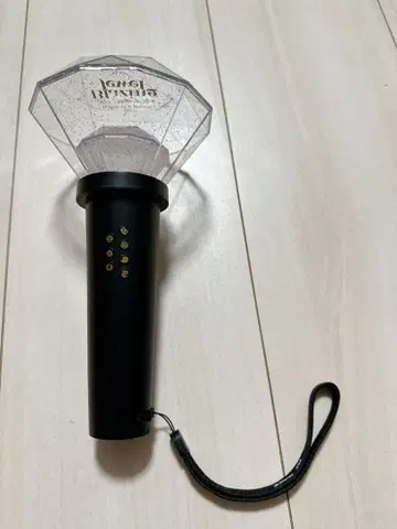 트위스테 브레이징 주얼 응원봉