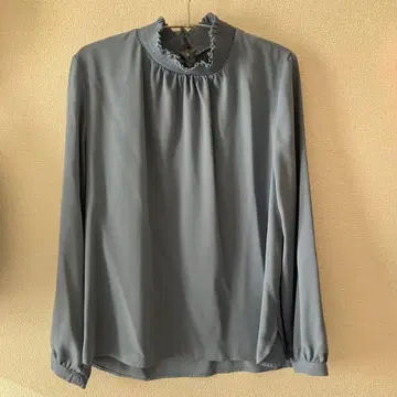 프릴 넥 블라우스