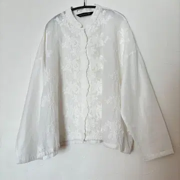 미즈이로 인드 레이스 스탠드 카라 와이드 셔츠 자수 화이트