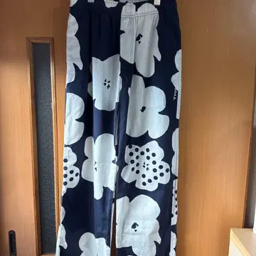 포커즈아츠무 착용 FORMA 이지 팬츠