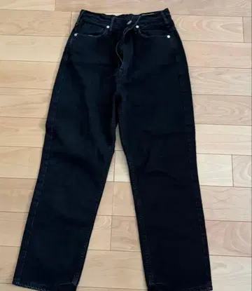 어퍼 하이츠 하이라이즈 스트레이트 데님 블랙 23