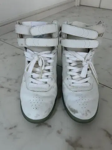 리복 인힐 스니커즈