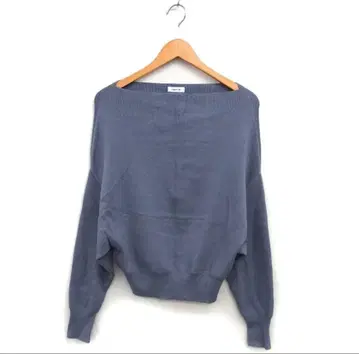 오프숄더 긴팔 니트 다크 블루