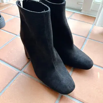 미사용 새상품 택 포함 ZARA 집업 힐 부츠 자라 힐 부츠