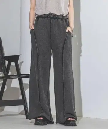 JEANASIS 지나시스 블리치 가공 스웨트 팬츠