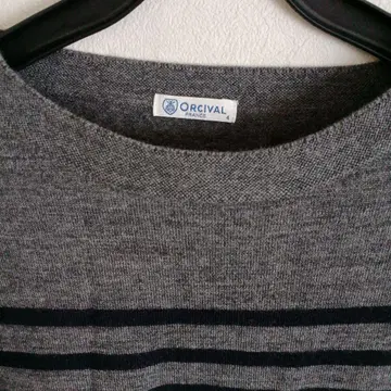 ORCIVAL 그레이 네이비 스트라이프 니트