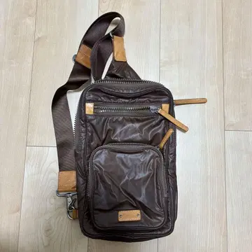 Paul Smith 바디백 브라운