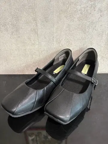 새상품급 호킨스 컴포트 펌프스 23.5cm