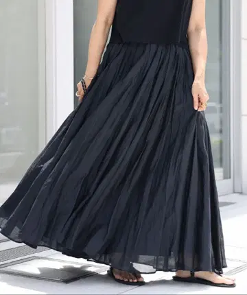 마릴린문 TUCK TECHNIGUE SHEER SKIRT