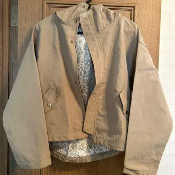 베이지 숏 기장 마운틴 파카