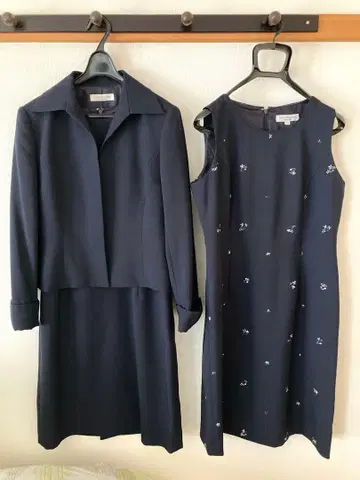 네이비 자켓과 원피스 3종 세트