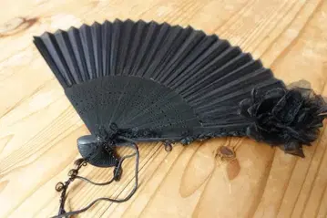 Moi meme Moitie 부채