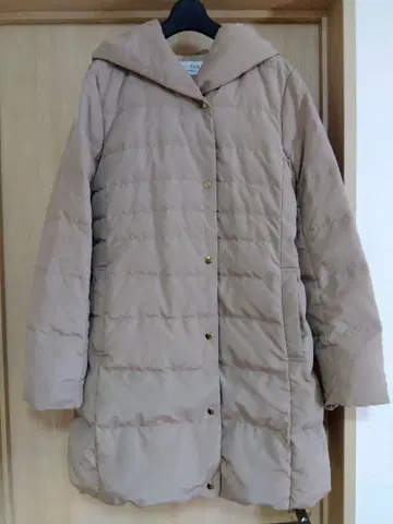 any FAM 후드 부착 베이지 다운 자켓