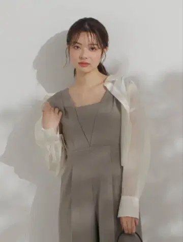 프로포션 바디 드레싱 숏 시어 셔츠