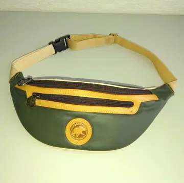 헌팅월드 웨스트 파우치 바디백 카키