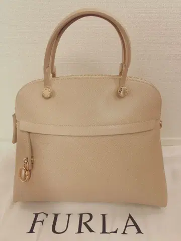 FURLA 베이지 가죽 핸드백