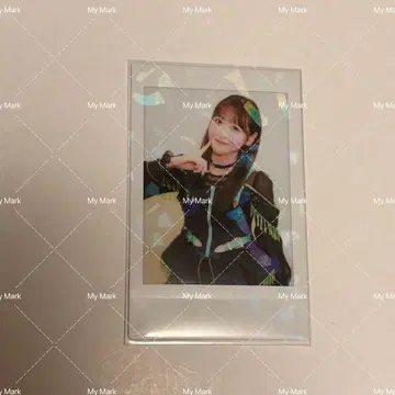 사쿠라이 유이 프린트 폴라로이드 블랙 의상