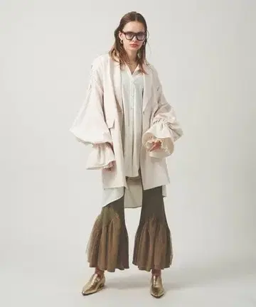 LA BELLE ETUDE 개더 볼륨 소매 자켓 라벨에튀드