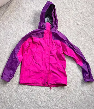 핑크와 보라색의 마운틴 후드티