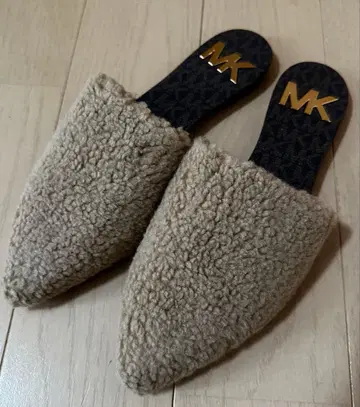 MK 베이지 퍼 스틸레토 샌들