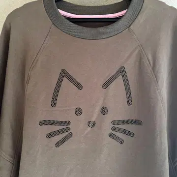 person's 고양이 얼굴 프린트 올리브 그린 트레이닝복