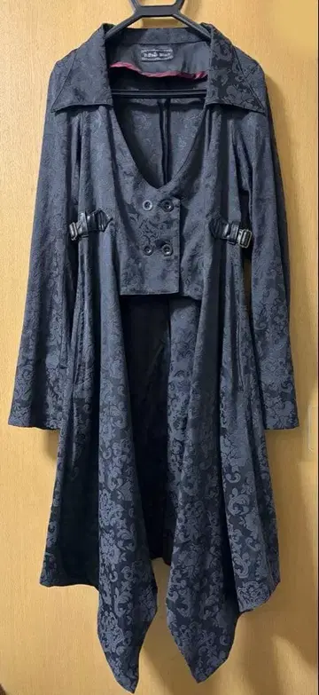 h.NAOTO Blood 연미 자켓