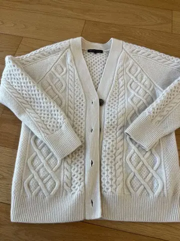 23구 화이트 케이블 니트 가디건 38
