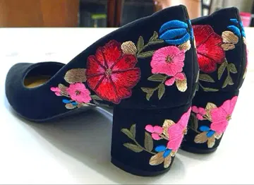 RANDA 자수 스웨이드 펌프스 블랙