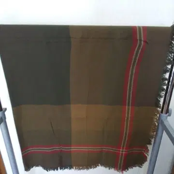 올리브 그린 체크 무늬 스톨