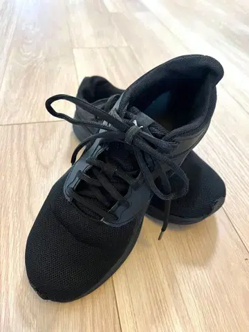 [새상품급] PUMA 25cm 러닝화