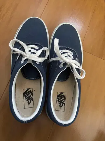 VANS 네이비 로우컷 스니커즈