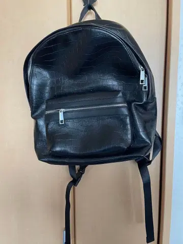 블랙 합성 피혁 백팩