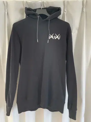sacai KAWS 콜라보 후드티 2