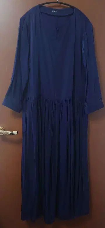 북유럽 생활 잡화점 네이비 긴팔 플레어 원피스