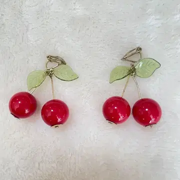 체리 모티브 귀찌