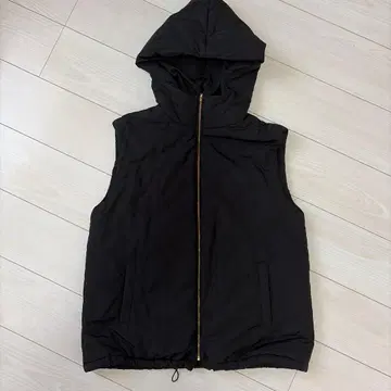 NANO UNIVERSE 후드 부착 블랙 베스트