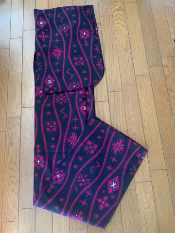 미사용품! 광택 있는 블랙과 짙은 핑크의 울 기모노