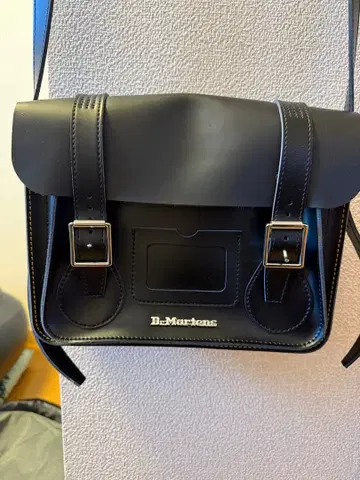 닥터 마틴 사첼 백 11인치