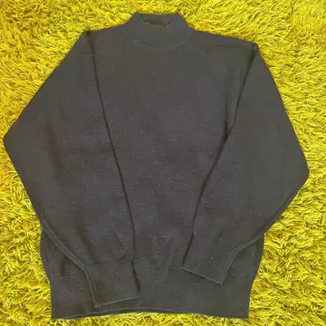 네이비 터틀넥 니트